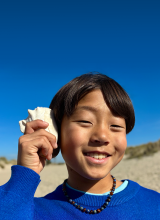 Yeni nesil portre özelliği kullanılarak 48 MP Fusion kamerayla çekilmiş bir fotoğraf, odak bir kişinin yüzünde