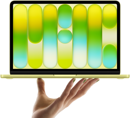 Yukarı doğru açık bir elin parmak uçları üzerinde dengede duran, ekranında renkli, soyut bir desenin gösterildiği puslu sarı renk MacBook Neo