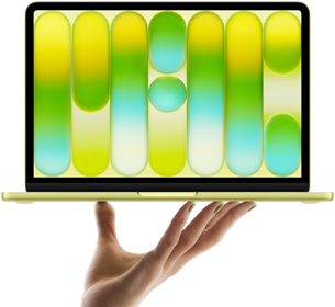Yukarı doğru açık bir elin parmak uçları üzerinde dengede duran, ekranında renkli, soyut bir desenin gösterildiği puslu sarı renk MacBook Neo