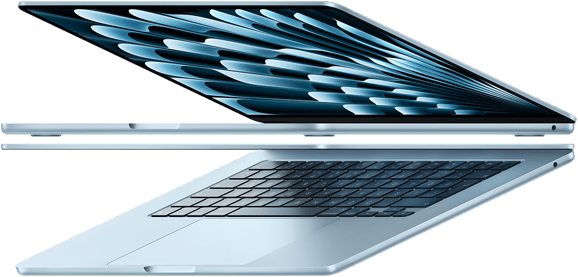 Açık duran iki adet gök mavisi rengi MacBook Air, laptopun ince profiline vurgu yapmak için ok şekli oluşturacak şekilde duruyor