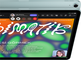 Mavi renk iPad Air, üstten dış görünüm, ekranda FaceTime görüntülü arama sırasında ekran paylaşımı özelliğinin Keynote uygulamasıyla kullanıldığı gösteriliyor, arkadan dış görünüm, 12 MP Geniş arka kamera, ses yükseltme düğmesi, ses azaltma düğmesi