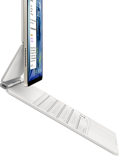 Beyaz renkte Magic Keyboard’a takılı Yıldız Işığı rengi iPad Air’in yandan dış görünümü