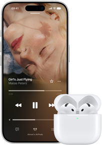 Şarj kutusundaki AirPods’un yanında duran iPhone, şarj kutusu açık