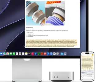 Mac mini’nin önden görünümü, Studio Display’in altına yerleştirilmiş, aygıtın ve ekranın sağ tarafında bir iPhone duruyor, iPhone’da seçili metnin üzerinde kes, kopyala, yapıştır ve AutoFill komutları görülüyor ve seçili metnin aynısı ekranda da gösteriliyor, Evrensel Pano özelliği vurgulanıyor