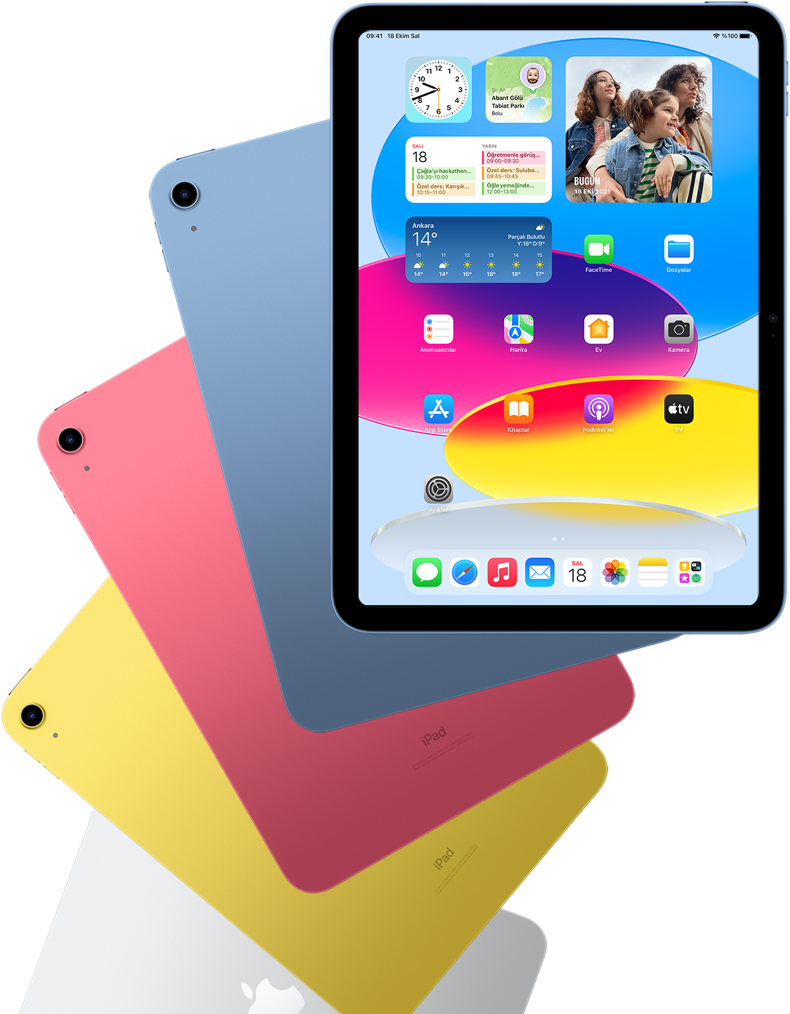 Ön yüzünde ana ekranı görülen bir iPad ve arkasında mavi, pembe, sarı ve gümüş renkli arkası dönük iPad’ler.