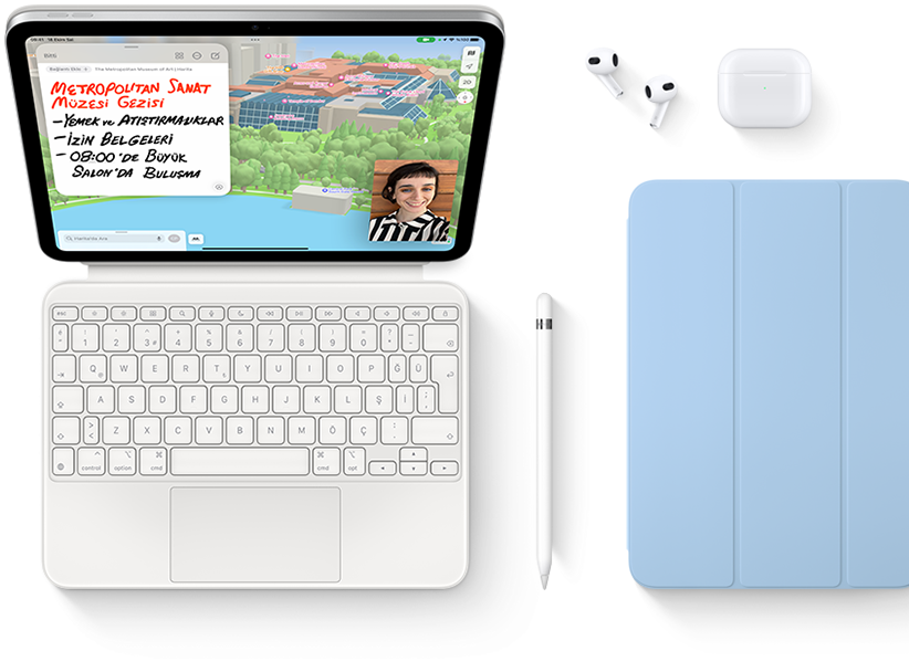 iPad, Magic Keyboard Folio, Apple Pencil, AirPods ve Smart Folio gösteriliyor.