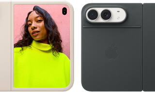 iPhone Duo, Yıldız Rengi, Kum Beji Silikon Kılıf takılı, yatay pozisyonda, tam açık ve yatay pozisyonda, sol üstte Dual Fusion kameralar, kılıf arka dış yüzeyi ve ön ekranın dış kenarlarını kapatıyor, sağ taraftaki dış ekranda bir kişinin portresi yer alıyor. iPhone V68, Yıldız Rengi, Lacivert Folio takılı, arkadan dış görünümde 48 MP Dual Fusion arka kameralar ve iki lens yer alıyor