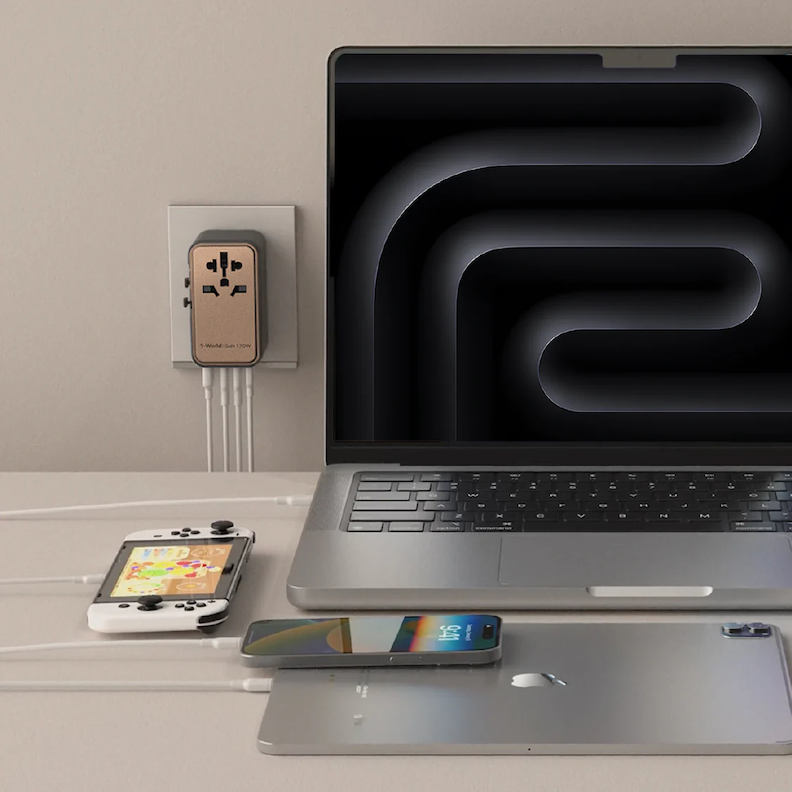 Momax World 170W 4-Port Travel Adaptor - Çöl 4894222078307