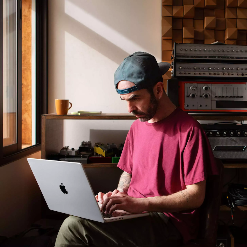 Apple 14 inç MacBook Pro M2 Max çip 12-çekirdekli CPU ve 30-çekirdekli GPU 1TB SSD Gümüş MPHK3TU/A