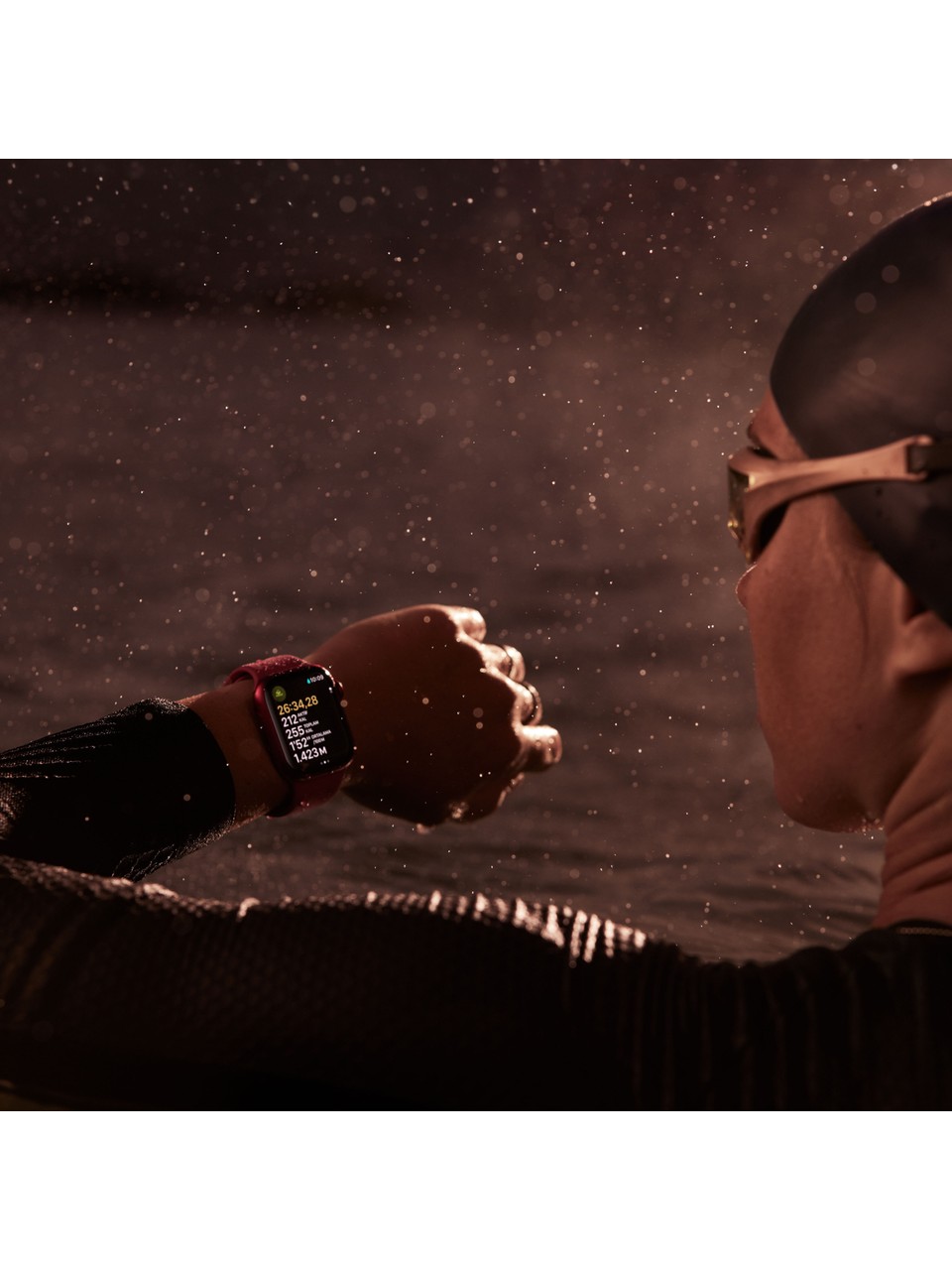 Apple Watch Series 9 GPS + Cellular 45mm Yıldız Işığı Alüminyum Kasa ve Yıldız Işığı Spor Loop - MRMA3TU/A MRMA3TU/A