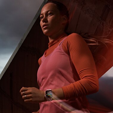 Apple Watch Series 9 GPS 41mm Yıldız Işığı Alüminyum Kasa ve Yıldız Işığı Spor Kordon - M/L  MR8U3TU/A
