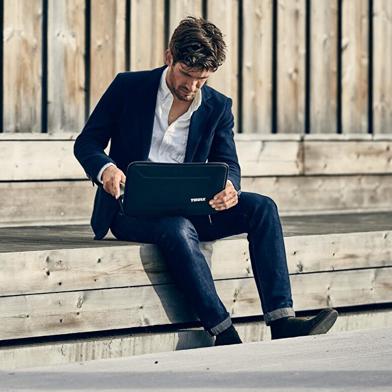 Thule Gauntlet 4 MacBook Kılıfı 13"-14" - Siyah 085854254113