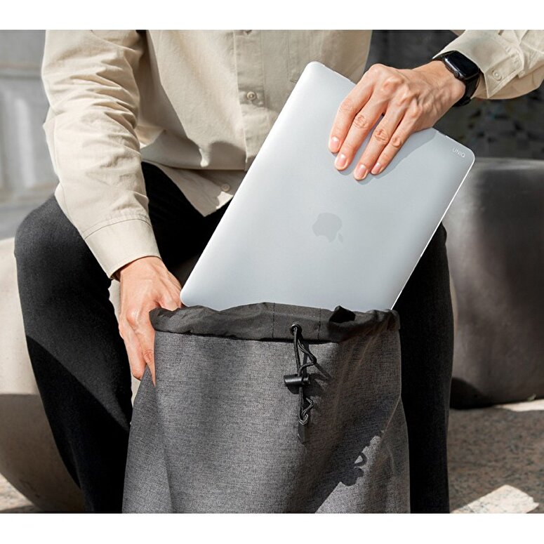 Uniq MacBook Air 13 Vero MacBook Kılıf - Şeffaf 8886463693117