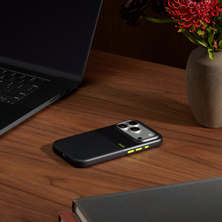 iPhone 17 Pro için MagSafe özellikli ve Kamera Denetimi düğmeli Beats Rugged Kılıf - Everest Siyahı MGJM4LL/A